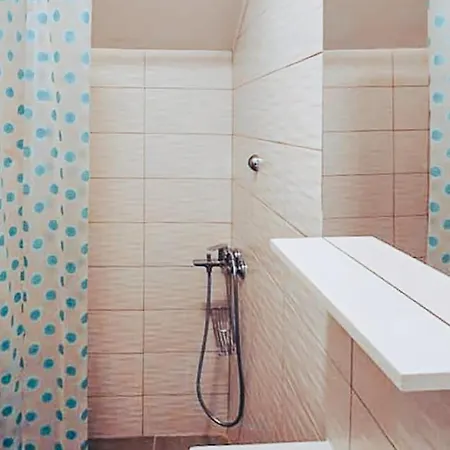 1 Bedroom Awesome Apartment In Vrboska شقة